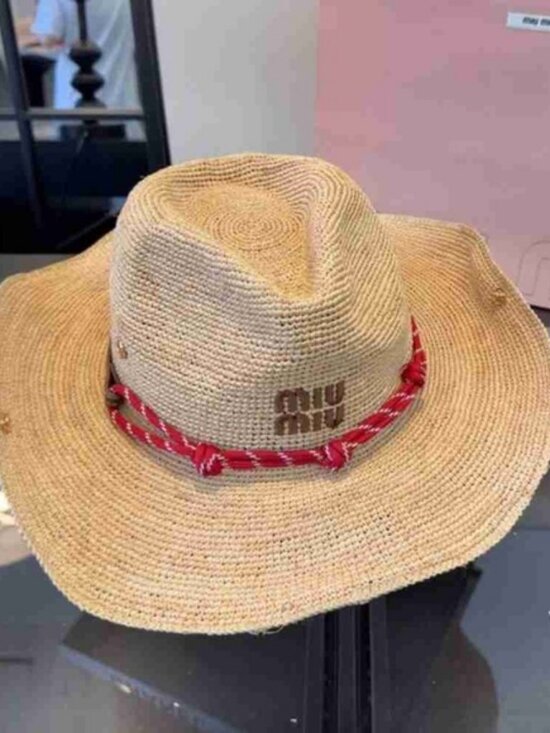 ππMiu Miu natural straw hat featuring a charming red braided trim.ππ - Picture 2 of 6